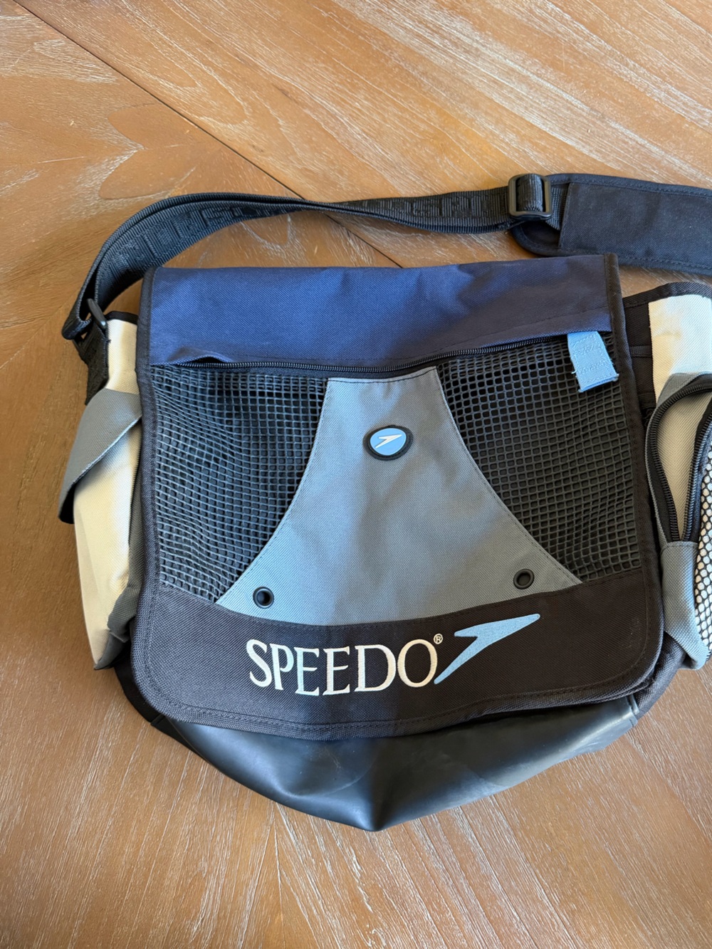 Speedo Crossbody Swim Bag – Black, Gray & Blue